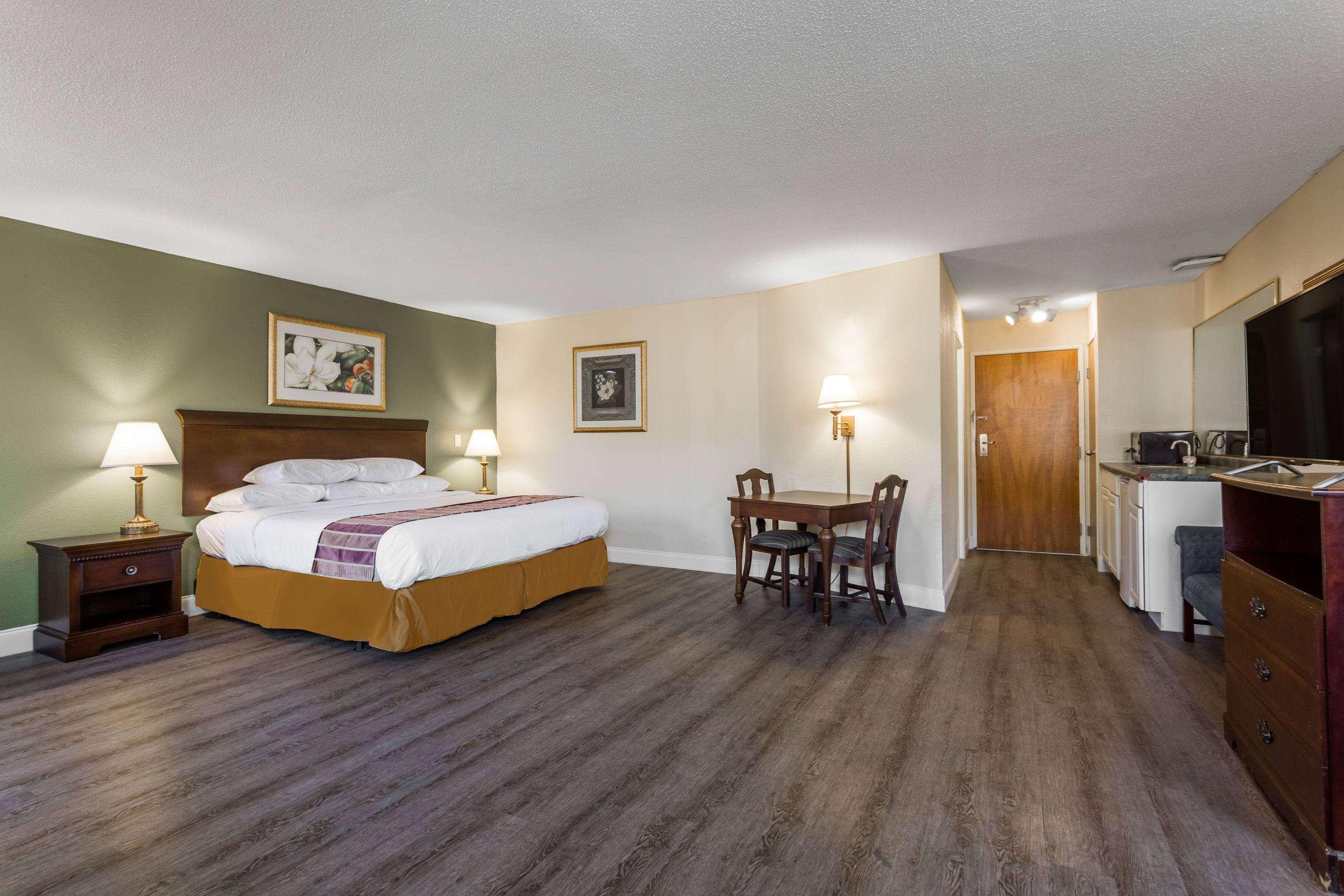 Days Inn & Suites By Wyndham Rocky Mount Golden East Kültér fotó