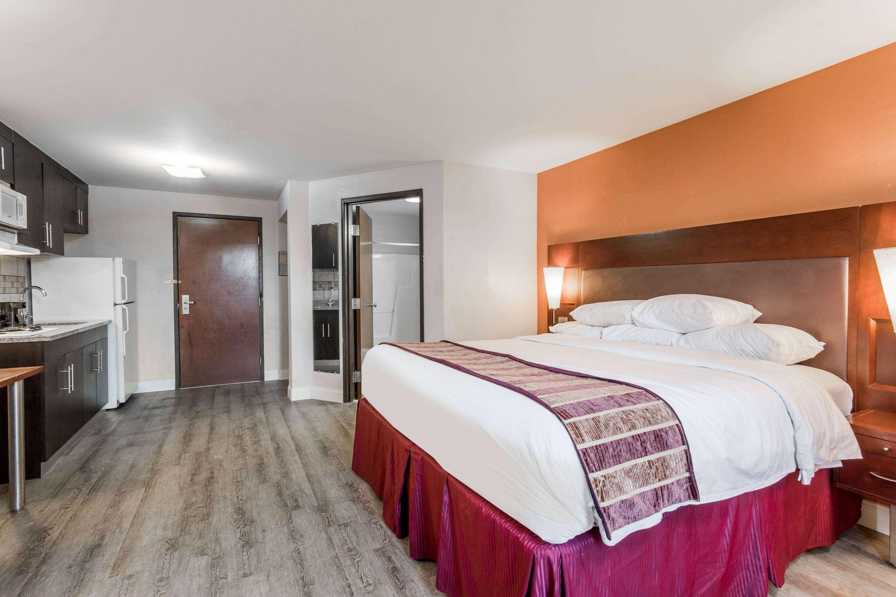 Days Inn & Suites By Wyndham Rocky Mount Golden East Kültér fotó