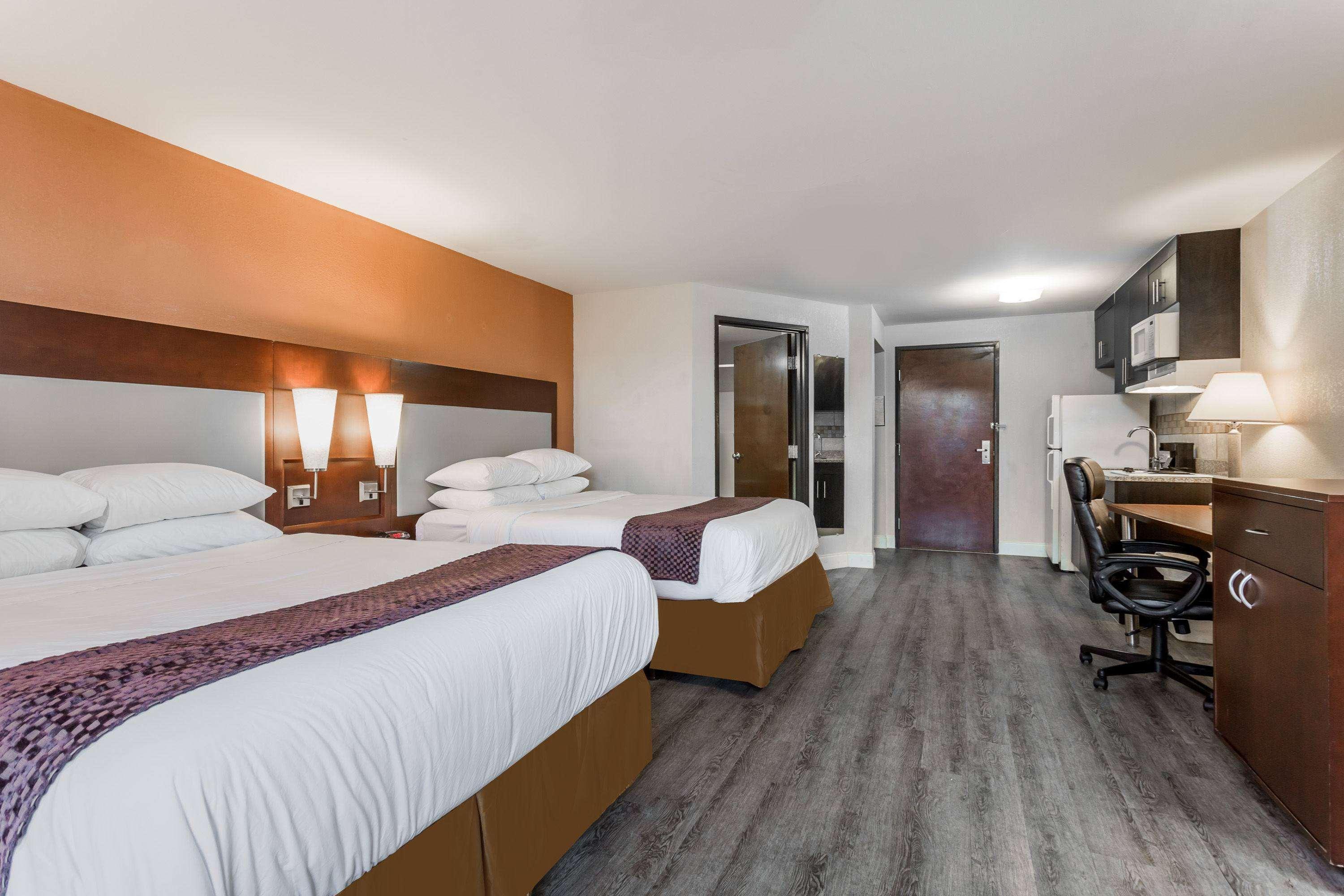 Days Inn & Suites By Wyndham Rocky Mount Golden East Kültér fotó