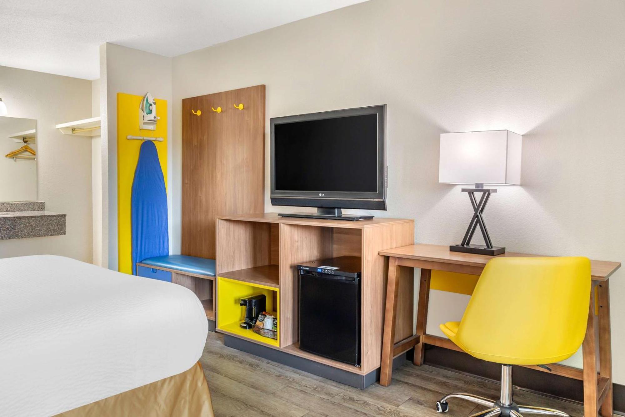 Days Inn & Suites By Wyndham Rocky Mount Golden East Kültér fotó