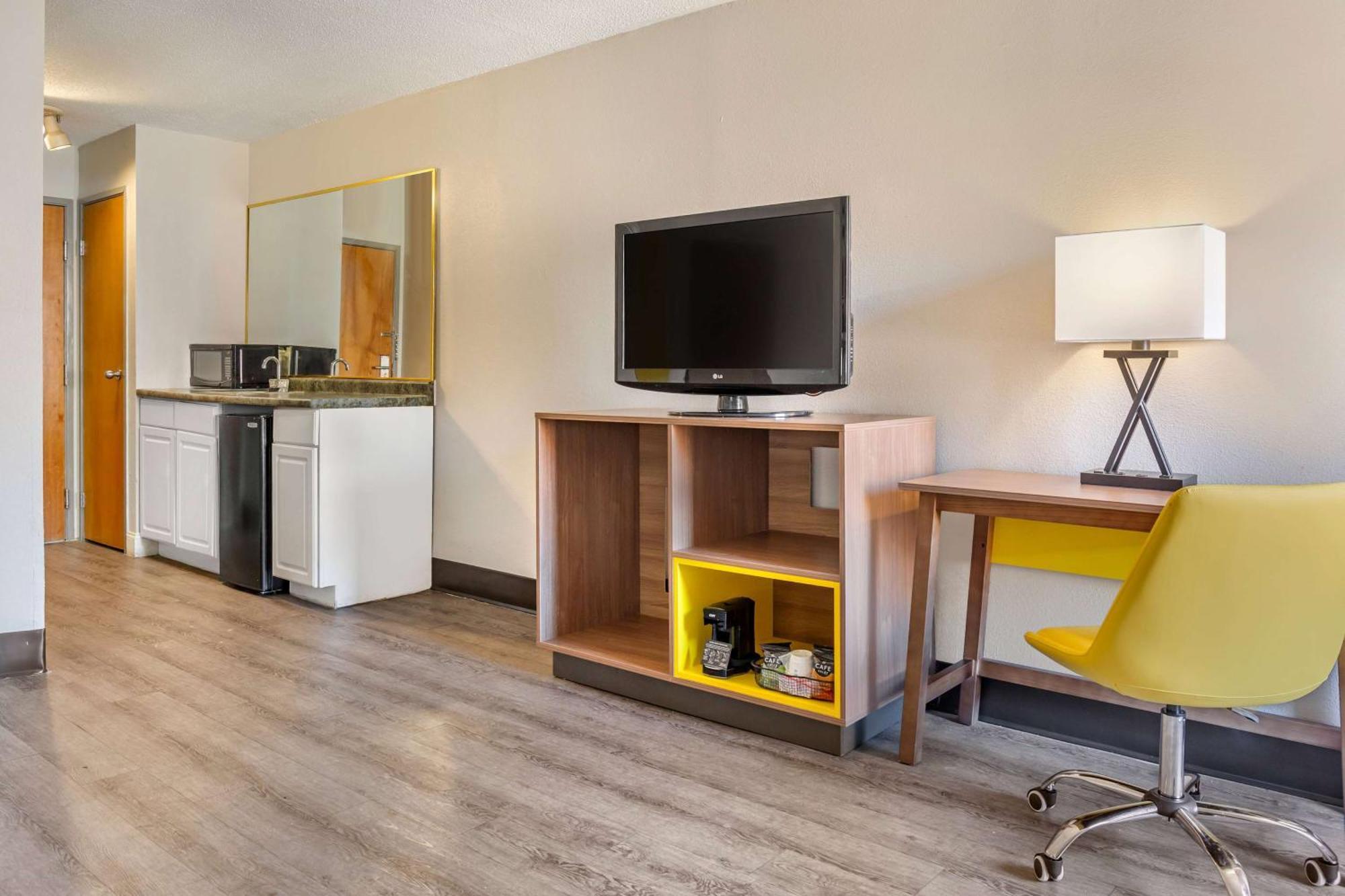 Days Inn & Suites By Wyndham Rocky Mount Golden East Kültér fotó