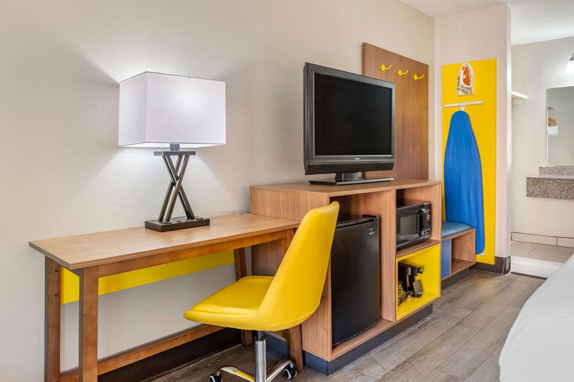 Days Inn & Suites By Wyndham Rocky Mount Golden East Kültér fotó