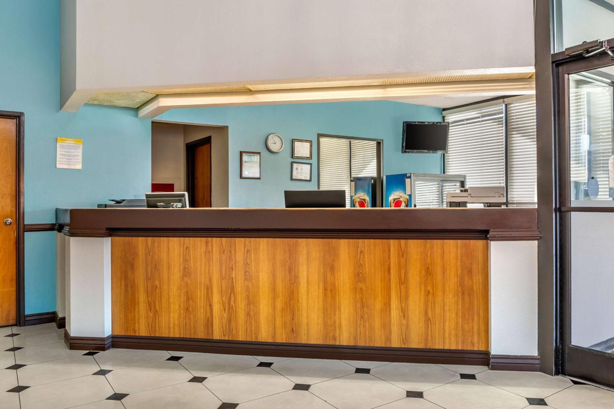 Days Inn & Suites By Wyndham Rocky Mount Golden East Kültér fotó