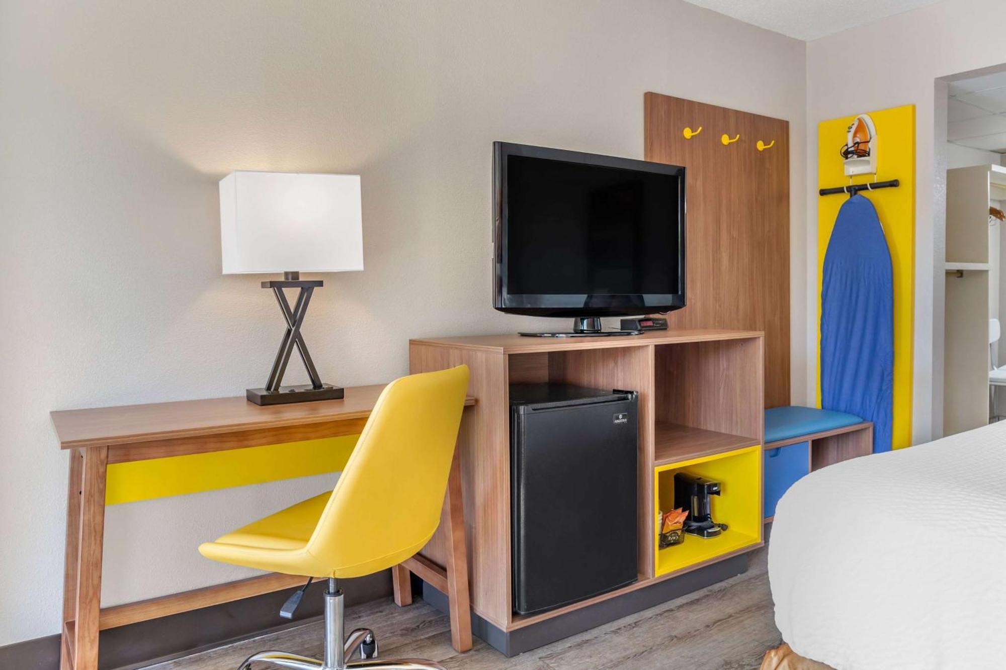 Days Inn & Suites By Wyndham Rocky Mount Golden East Kültér fotó