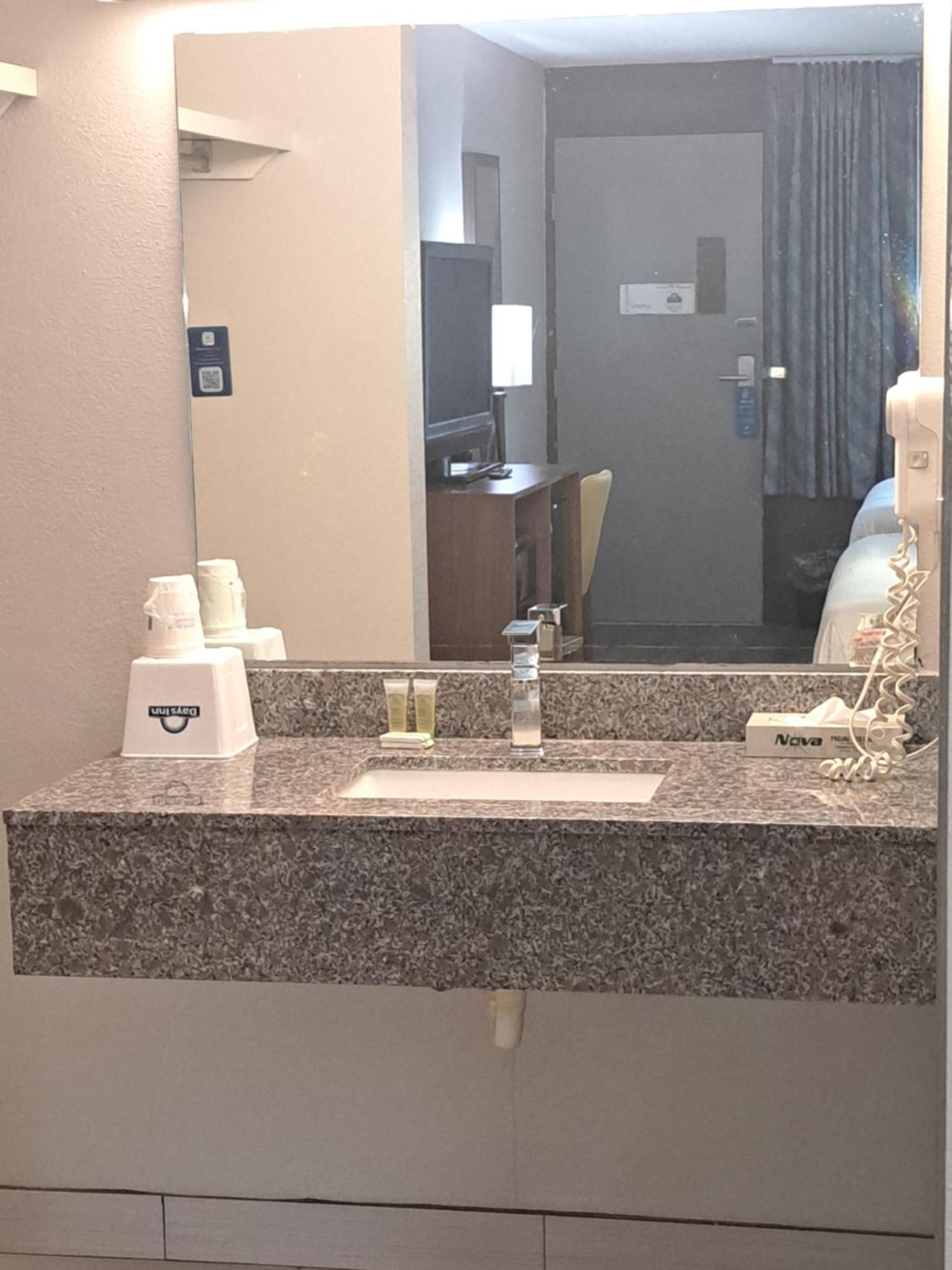 Days Inn & Suites By Wyndham Rocky Mount Golden East Kültér fotó