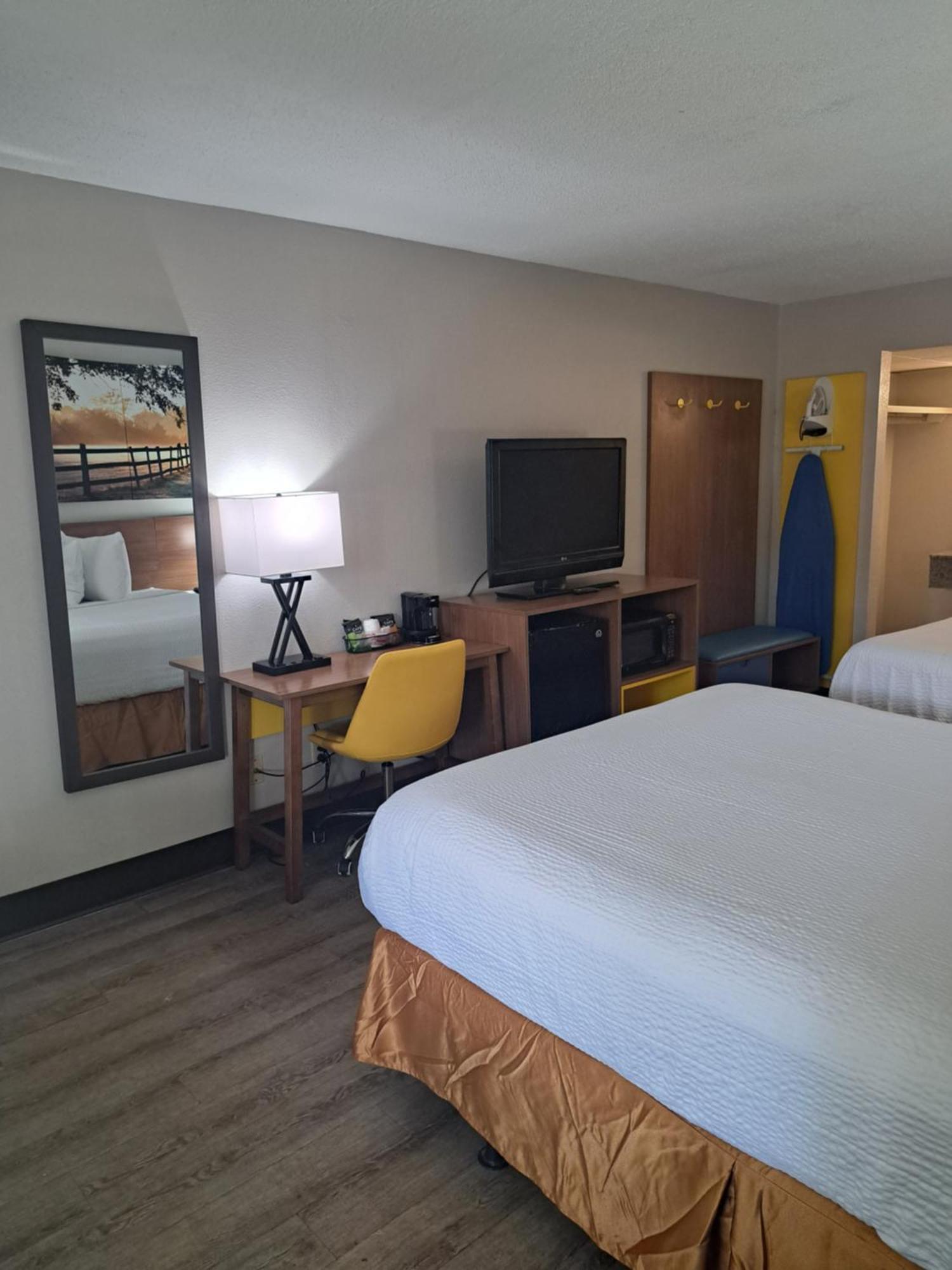Days Inn & Suites By Wyndham Rocky Mount Golden East Kültér fotó