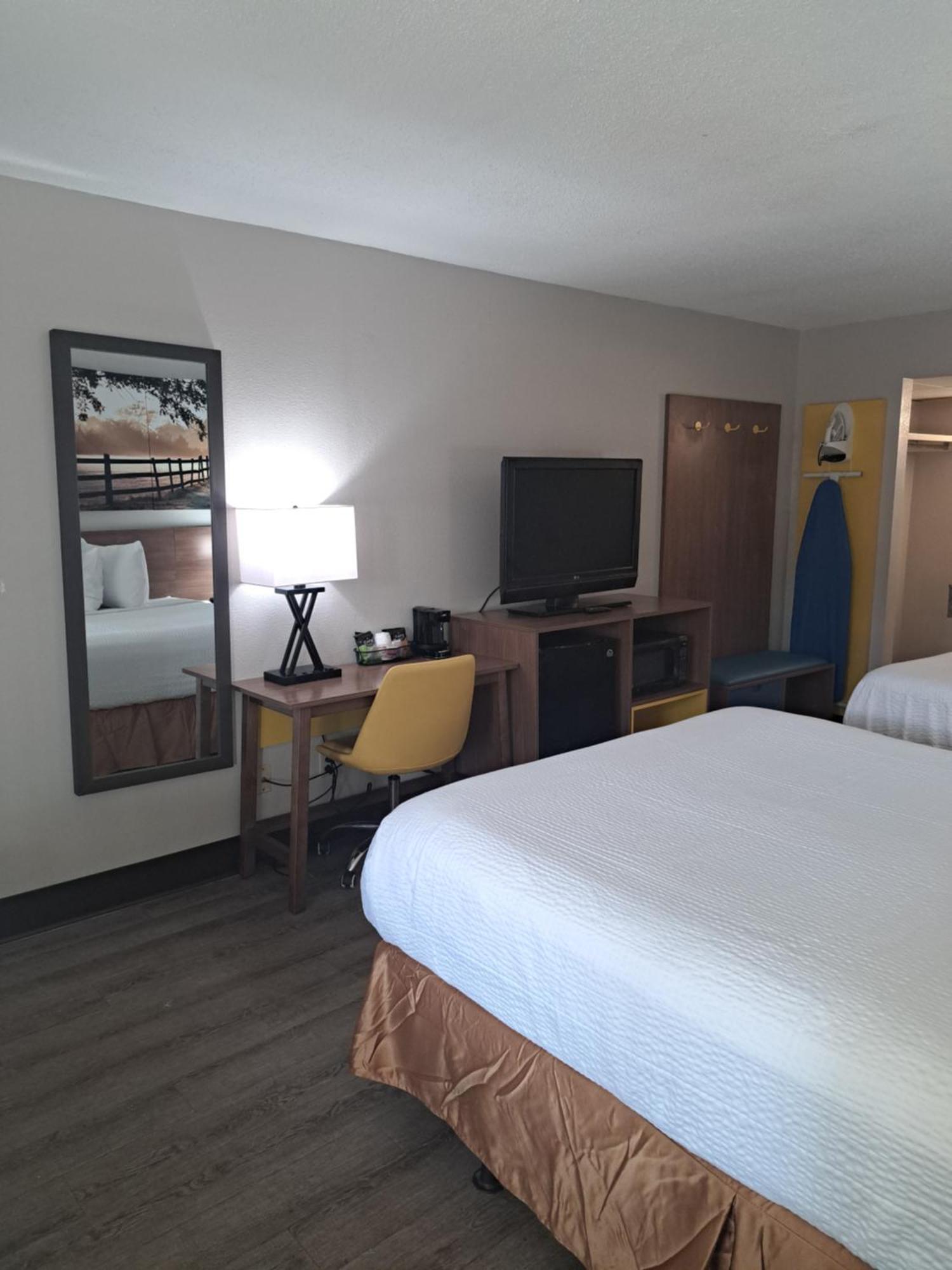Days Inn & Suites By Wyndham Rocky Mount Golden East Kültér fotó